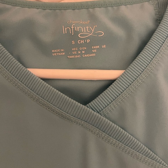 Cherokee Infinity Scrub Set - Picture 3 of 5